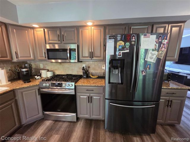 21467 Jewell Court, Grosse Ile, MI 48138