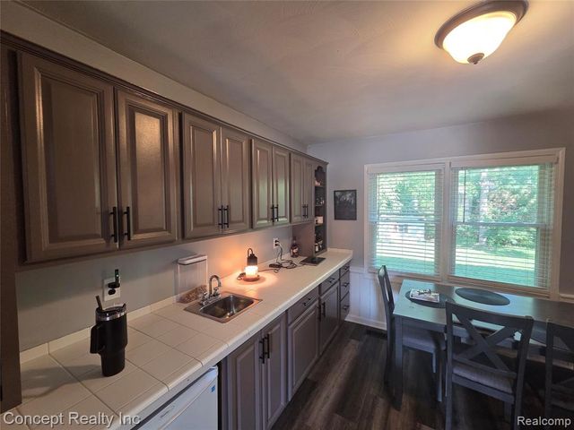 21467 Jewell Court, Grosse Ile, MI 48138
