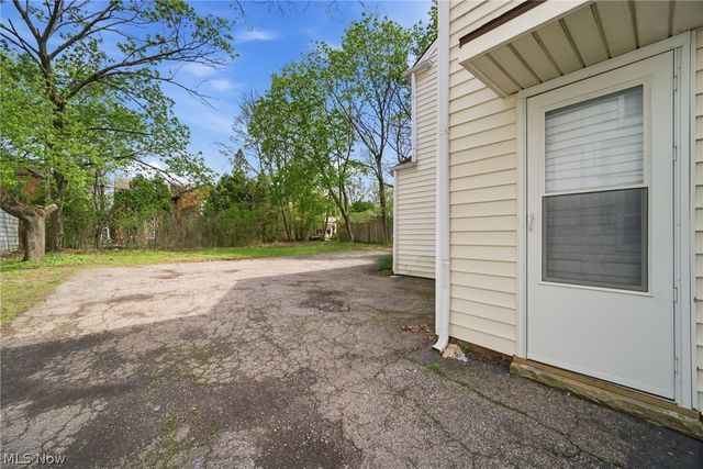 19013 Chagrin Boulevard, Shaker Heights, OH 44122