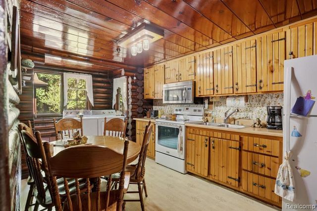 3814 S Towerline Road, Bridgeport, MI 48722