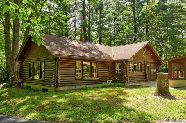 3814 S Towerline Road, Bridgeport, MI 48722