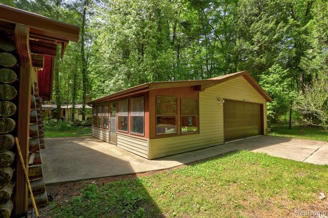 3814 S Towerline Road, Bridgeport, MI 48722