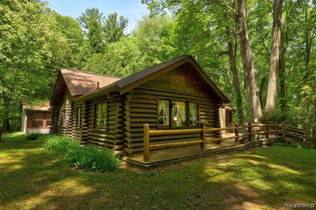 3814 S Towerline Road, Bridgeport, MI 48722