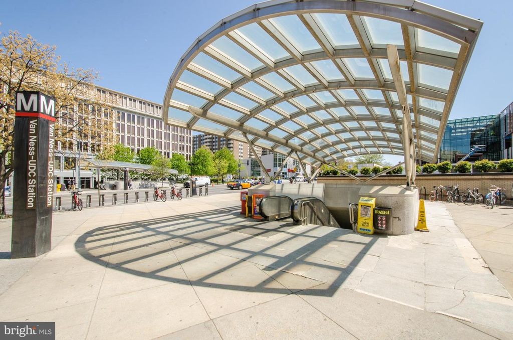 3001 VEAZEY TER NW #410, Washington, DC 20008