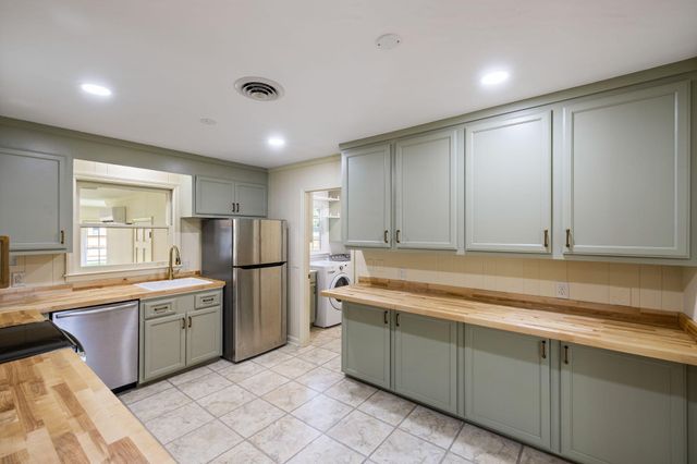 1335 Old Colony Road, Mount Pleasant, SC 29464
