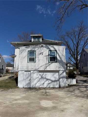 139 32nd Street NE, Cedar Rapids, IA 52402