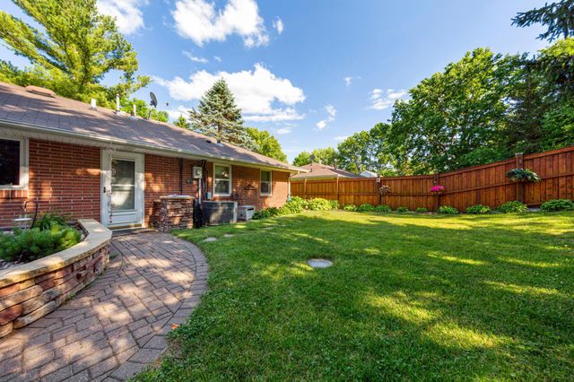 716 N 8th Street, Saint Peter, MN 56082