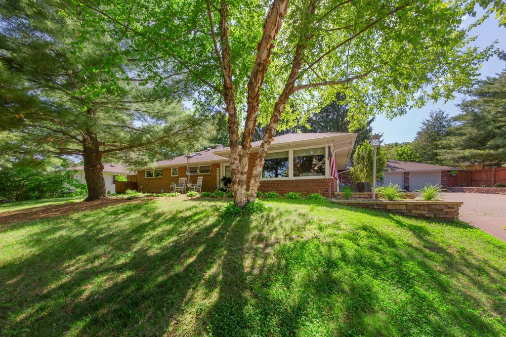 716 N 8th Street, Saint Peter, MN 56082