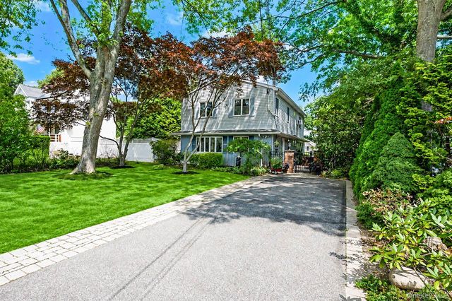 45 Reeves Road, Center Moriches, NY 11934