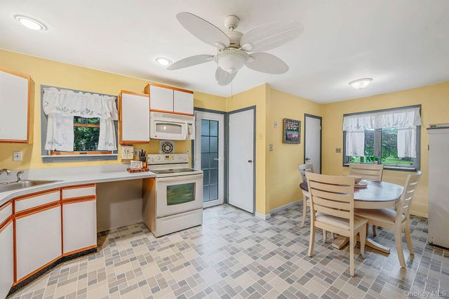 45 Reeves Road, Center Moriches, NY 11934