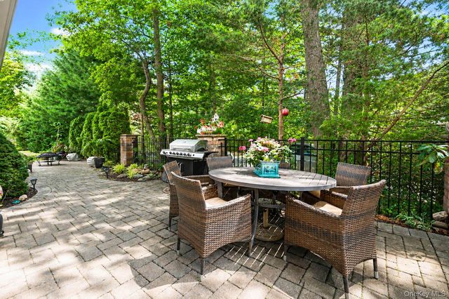 45 Reeves Road, Center Moriches, NY 11934