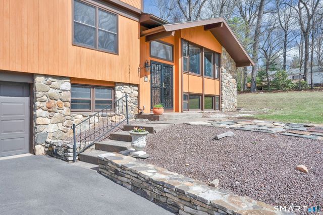 3 Standish Road, Ellington, CT 06029