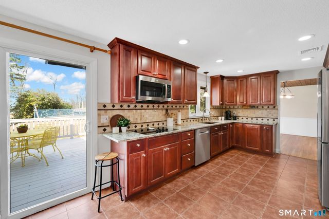 3 Standish Road, Ellington, CT 06029