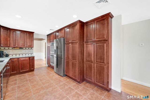 3 Standish Road, Ellington, CT 06029