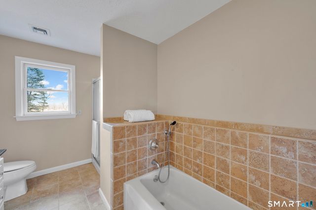 3 Standish Road, Ellington, CT 06029