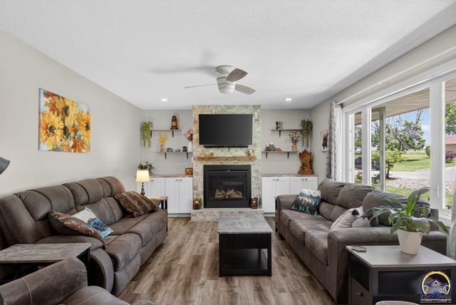 4535 SE Pawnee DR, Berryton, KS 66409