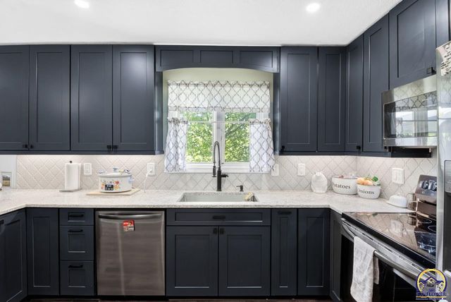 4535 SE Pawnee DR, Berryton, KS 66409