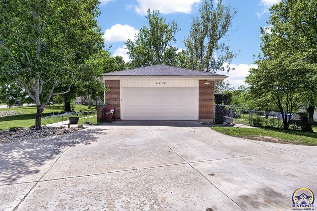 4535 SE Pawnee DR, Berryton, KS 66409