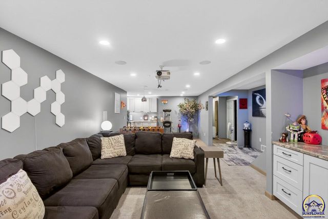 4535 SE Pawnee DR, Berryton, KS 66409