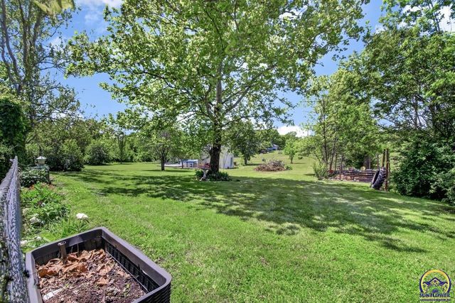 4535 SE Pawnee DR, Berryton, KS 66409