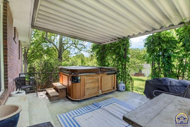4535 SE Pawnee DR, Berryton, KS 66409