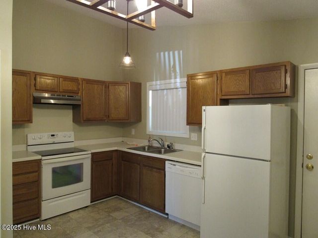 111 Village Circle, Jacksonville, NC 28546