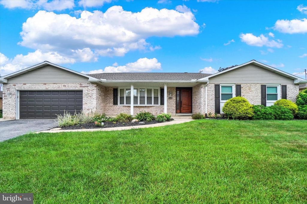 471 HUNTING PARK LN, York, PA 17402