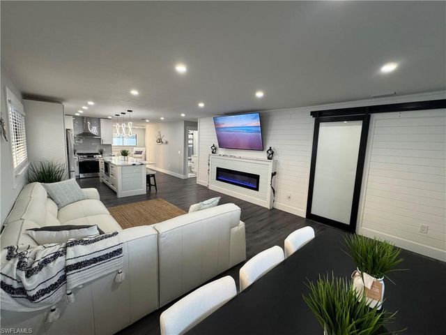 710 98th AVE N, Naples, FL 34108