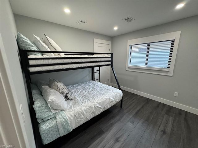 710 98th AVE N, Naples, FL 34108