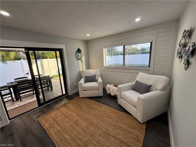 710 98th AVE N, Naples, FL 34108