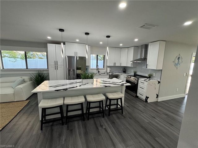 710 98th AVE N, Naples, FL 34108