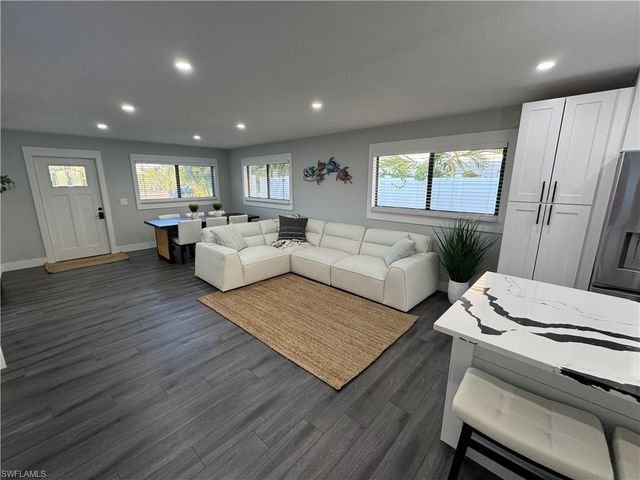 710 98th AVE N, Naples, FL 34108