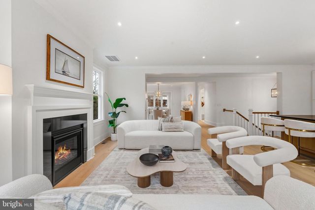 11 CEDAR ST, Alexandria, VA 22301