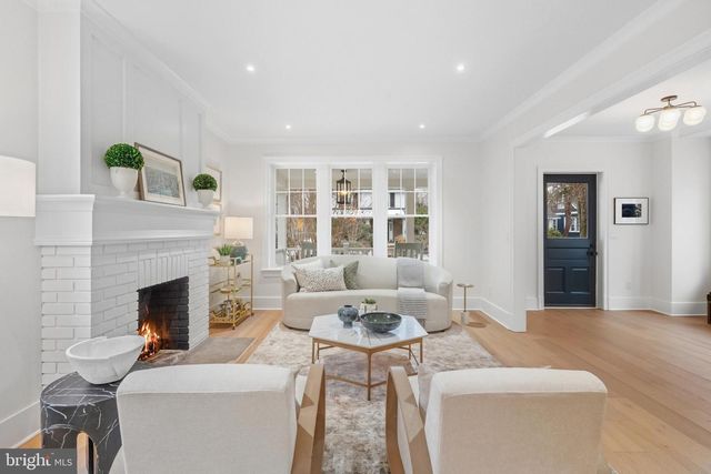 11 CEDAR ST, Alexandria, VA 22301