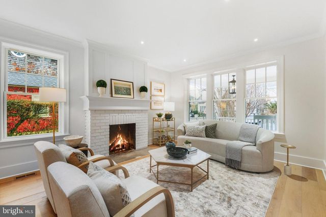 11 CEDAR ST, Alexandria, VA 22301