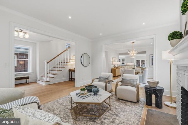 11 CEDAR ST, Alexandria, VA 22301