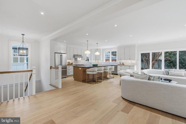 11 CEDAR ST, Alexandria, VA 22301