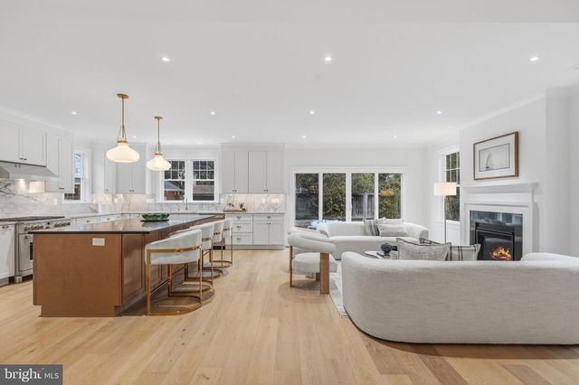 11 CEDAR ST, Alexandria, VA 22301