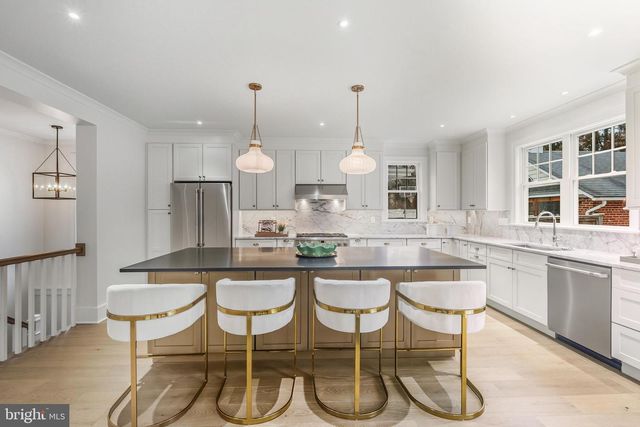 11 CEDAR ST, Alexandria, VA 22301