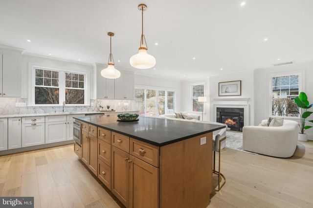 11 CEDAR ST, Alexandria, VA 22301