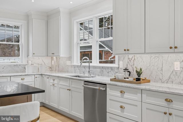 11 CEDAR ST, Alexandria, VA 22301