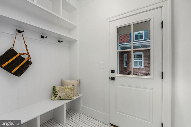 11 CEDAR ST, Alexandria, VA 22301