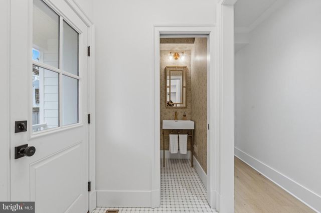 11 CEDAR ST, Alexandria, VA 22301