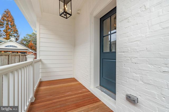 11 CEDAR ST, Alexandria, VA 22301