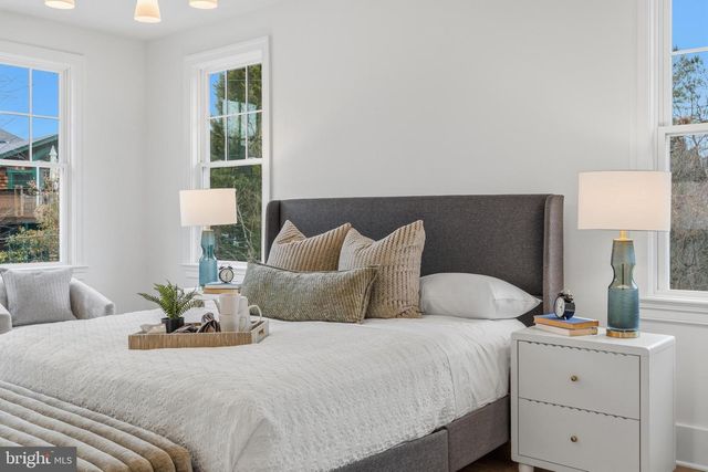 11 CEDAR ST, Alexandria, VA 22301