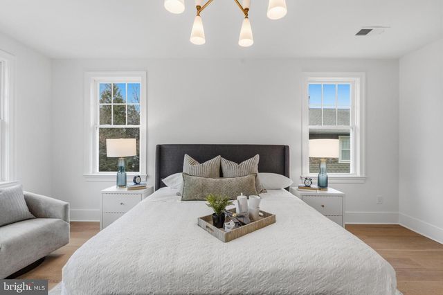 11 CEDAR ST, Alexandria, VA 22301