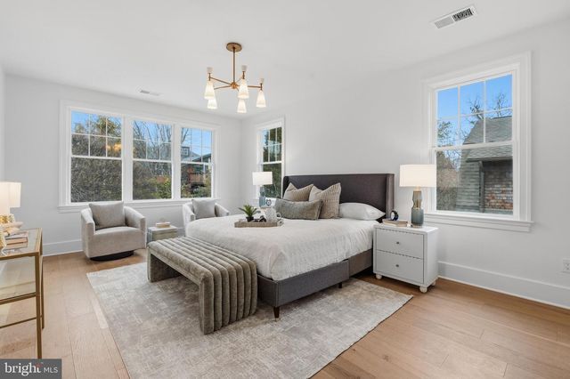 11 CEDAR ST, Alexandria, VA 22301