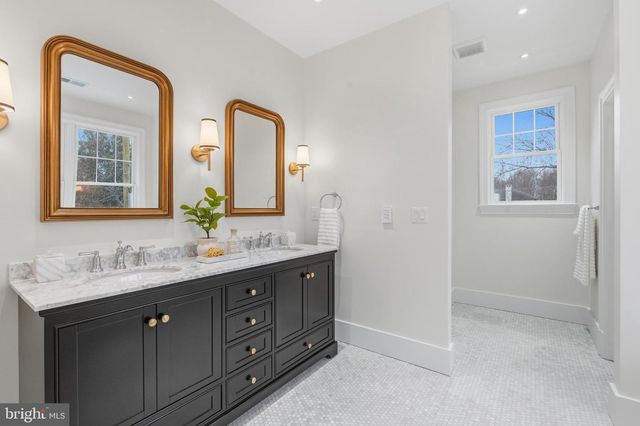 11 CEDAR ST, Alexandria, VA 22301