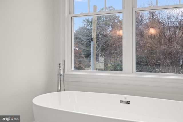 11 CEDAR ST, Alexandria, VA 22301