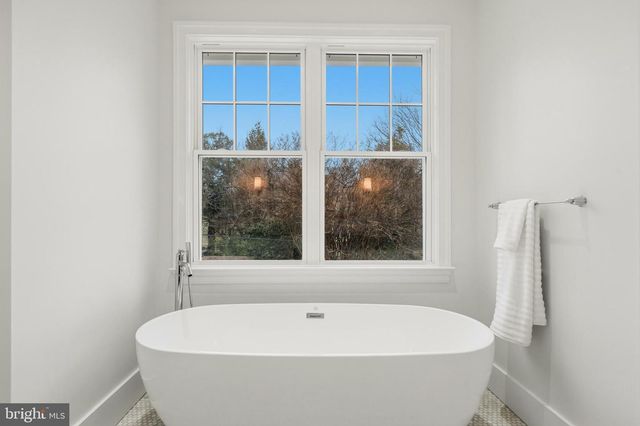 11 CEDAR ST, Alexandria, VA 22301